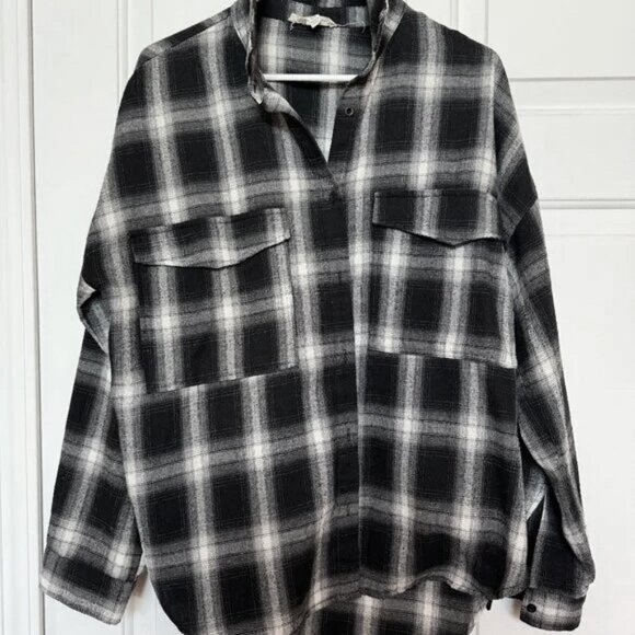 12th Tribe Tops - 12th Tribe Oversize Black and Gray Flannel Sweater Size OS